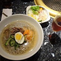 草の家 赤坂店 - ランチ：自家製手打ち冷麺、サラダ、ドリンク