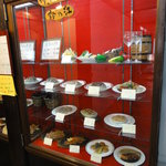 レストラン 鈴乃江 - とても清潔に保たれているショーケース