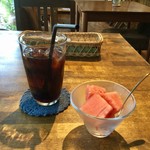 ジャム cafe 可鈴 - 食後のアイスコーヒーとサービスデザートのスイカ