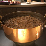 銀座 盡 - コンソメスープのお鍋は、七輪に乗っていて炭火でじっくり炊かれていました。