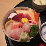 Tamura - 海鮮丼 900円♪