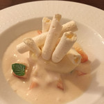 サラマンジェ ド ヨシノ - 桃のスープ　カールしてるのはメレンゲ