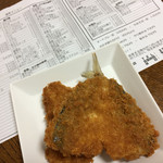 北井商店 - メニューと揚げ物「アジ」＆「マグロ」！
丁寧な作り、美味しいです。