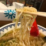 やまがた辛味噌らーめん　りゅうぞう - 麺はちじれ麺