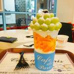 Cafe de paris - これ一人で食べる人もいるのね