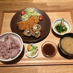 Mikawaya - 週替わりランチ・どんぐりの恵み豚のカツ盛り合わせ