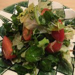 旬菜 おぐら家 - 夏レタス・茗荷・大葉・フルーツトマト・クレソンのサラダ