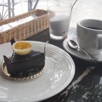 APOLLINAIRE CAFE - ケーキとコーヒー