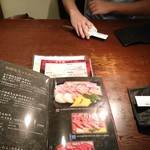 牡丹苑 - テーブルはこんな感じ(17-08)