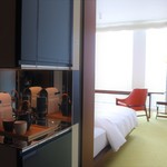 アンダーズ 東京 - バーから部屋