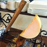 ビーズヤホットドッグ - ラクレットチーズとラクレットオーブン