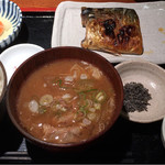 めしの助 - 豚汁定食(焼き塩さば)