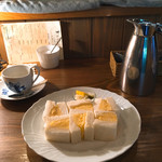 カフェ・ル・プティ・ニ・トロワ - 