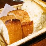 グラッツェ ミッレ - パン（オリーブオイルで）