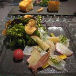 Casa Osano - 沖縄産セーイカのカルパッチョ　有機サラダと自家製ピクルス添え