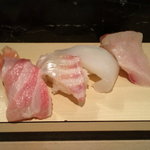 鯛壽司 - 大トロ、たい、いか、？