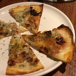 Tokuzo - ブルーチーズとドライトマトのピザ（ハーフ）
