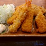 豊丸水産 - 【2017.8.9(水)】ワンコインランチ(ミックスフライ)500円のミックスフライ