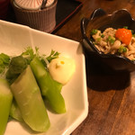天ぷら 飛鳥 - 塩茹でアスパラ＆鶏皮ポン酢