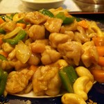 上海庭 - メイン「腰果鶏丁（鶏肉とカシューナッツの炒め）」
