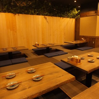 ~Wooden seats with a Japanese feel~Please relax and enjoy your time~