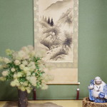 美加登家 - 掛け軸とけむりそう