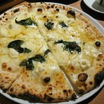 パージナ イタリアン ファイアワークス プラス カフェ ～薪焼きイタリアンとワイン～ - クァトロフォロマッジ