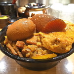 玉子、大根、豆腐煮込みの豪快載せ