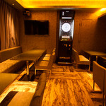 DECIBEL - カラオケ、お化粧室、ダーツ完備の個室