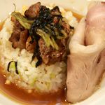 20170809鴨とりめし（スープ投入済、右のチャーシューはメニュー外）