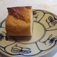 貝殻亭 - 香ばしくバリバリに焼けたバゲット