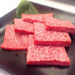 Buy a luxurious Miyazaki beef that has won the Prime Minister's Award for three consecutive competitions!