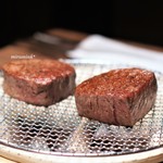 USHIGORO S. - 田村牧場のシンシンと、 　川岸牧場のシャトーブリアンの厚切りステーキ