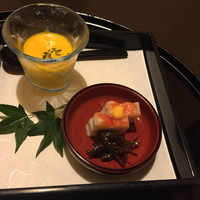 銀座方舟  大吟醸しずく店 - 前菜は加賀野菜のの打木赤皮甘栗かぼちゃのすり流し、海老蒲鉾とごりの佃煮