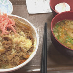 すき家 - 牛丼大盛 470円  トン汁たまごセット 140円