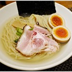 生粋 花のれん - 鯛と昆布のだし汁にひたった麺。これだけでも旨いです。