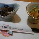 Benkei - 「お通し」つぶ貝・中華サラダ