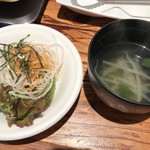 立川ホルモン - 【2017.7.19】定食のサラダと味噌汁。