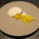 イチリン ハナレ - 杏仁豆腐のエスプーマ パイナップルのシャーベット1