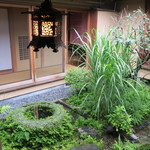 イチリン ハナレ - 井戸のある中庭