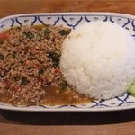 タイ料理レストラン ラナハーン - 豚挽き肉とバジルの炒め物のせごはん