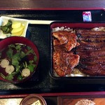 鳥峰うなぎ店 - 相方の鶏みね重　１７００円