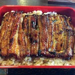 鳥峰うなぎ店 - 蓋を開けると