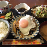 楯 - 本日のおすすめ　茄子と肉のみそ炒め（コーヒーか紅茶付）　８５０円　(2017/08)