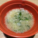 Umai Mono Ippai Irohanihoheto - ネギとわかめの味噌汁(無料)