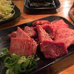 炭火焼肉ホルモン 徳臓 - 赤身切り落とし