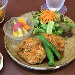 ジャム cafe 可鈴 - 【週替わりランチ(950円)】メインの「鶏つくねの甘酢あんかけ」