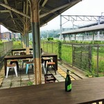 Cafe & Wine bar O-de-Pa-ru - 旧ホームに作られたテラス席