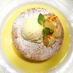 星乃珈琲店 - クレマカタラナとアングレーズソースのスフレパンケーキ