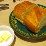 どうろくじん - (08/8ディナー)パンは２種類、バターも付く